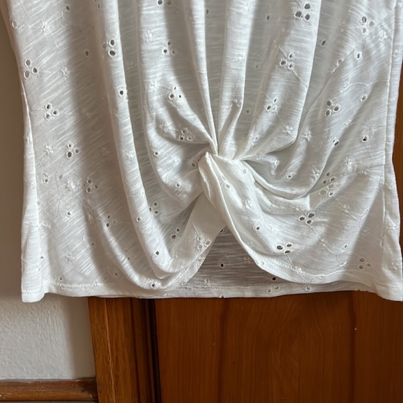 Francesca’s Molly Eyelet Front Twist White Tee Like New - Picture 4 of 7